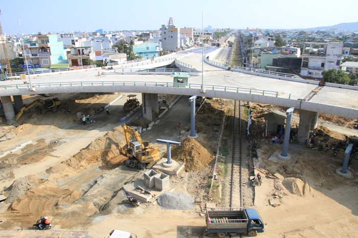 Được biết, để đẩy nhanh tiến độ, Tập đoàn Trung Nam đã tập trung hơn 1.000 CBNV cùng máy móc thiết bị phục vụ công tác thi công làm việc 3 ca mỗi ngày. Được biết, để đẩy nhanh tiến độ, Tập đoàn Trung Nam đã tập trung hơn 1.000 CBNV cùng máy móc thiết bị phục vụ công tác thi công làm việc 3 ca mỗi ngày.