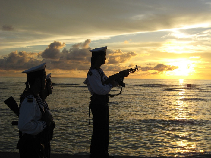 Vững chắc cây súng bảo vệ biển trời Tổ quốc. Vững chắc cây súng bảo vệ biển trời Tổ quốc.