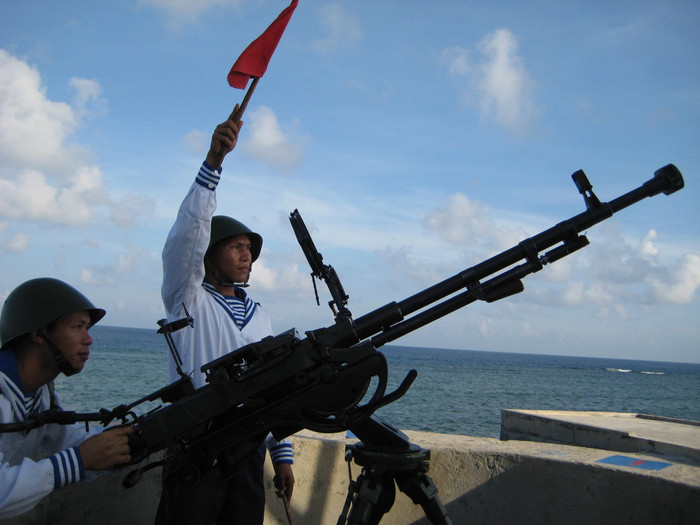 Các chiến sỹ trên quần đảo Trường Sa hăng say huấn luyện... Các chiến sỹ trên quần đảo Trường Sa hăng say huấn luyện...