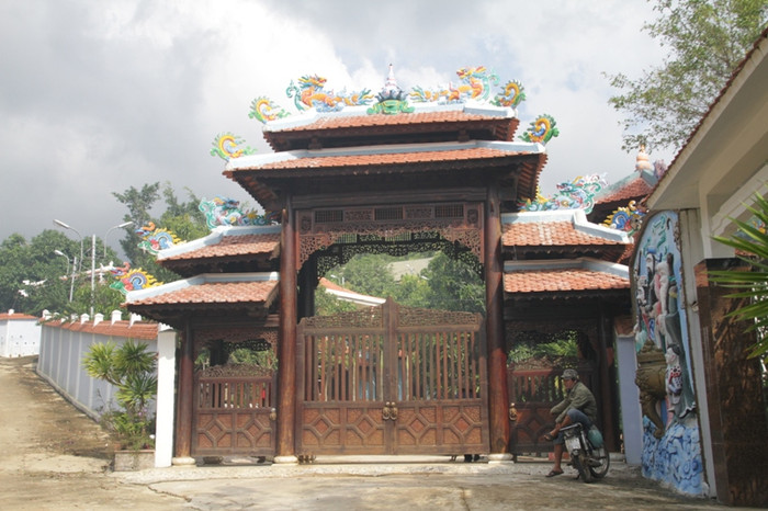 Ông Ngô Văn Quang xây khu "biệt phủ" trái phép, nhận liền 2 quyết định xử phạt, buộc tháo dỡ toàn bộ công trình. Ảnh Thùy Linh Ông Ngô Văn Quang xây khu "biệt phủ" trái phép, nhận liền 2 quyết định xử phạt, buộc tháo dỡ toàn bộ công trình. Ảnh Thùy Linh