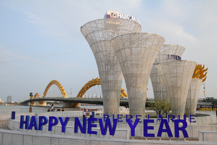 Đường hoa xuân Bạch Đằng - Đà Nẵng 2015 là điểm nhấn độc đáo, thu hút du khách và người dân khi đến với thành phố biển trong mùa xuân này. Đường hoa xuân Bạch Đằng - Đà Nẵng 2015 là điểm nhấn độc đáo, thu hút du khách và người dân khi đến với thành phố biển trong mùa xuân này.