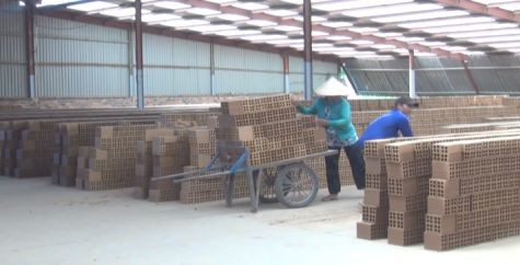 Trong khi Nhà nước phải đầu tư hàng chục nghìn tỷ đồng để đào tạo nghề, tạo công ăn việc làm cho lao động vùng nông thôn thì quyết định của UBND tỉnh Bình Dương đang gây ra nhiều hệ lụy khôn lường.