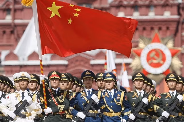 Việc ông Tập Cận Bình dẫn theo đội nghi trượng sang Moscow dự lễ duyệt binh mang nhiều thông điệp.