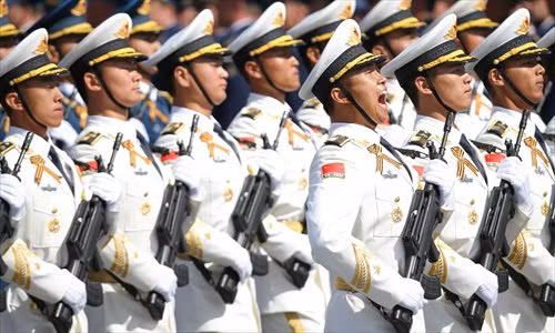 Lính Trung Quốc tham gia duyệt binh tại Quảng trường Đỏ do 1 viên Thiếu tướng chỉ huy. Ảnh: Thời báo Hoàn Cầu.