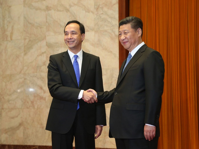 Ông Chu Lập Luân và ông Tập Cận Bình, ảnh: Đa Chiều.