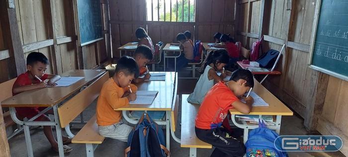 Cha mẹ yên tâm gửi con đến trường mà khi có bệnh tật gì có bảo hiểm y tế chi trả. Ảnh: T.P Cha mẹ yên tâm gửi con đến trường mà khi có bệnh tật gì có bảo hiểm y tế chi trả. Ảnh: T.P