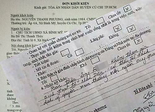 Đơn khởi kiện và Phiếu góp ý kiến. (Ảnh: Đan Quỳnh) Đơn khởi kiện và Phiếu góp ý kiến. (Ảnh: Đan Quỳnh)