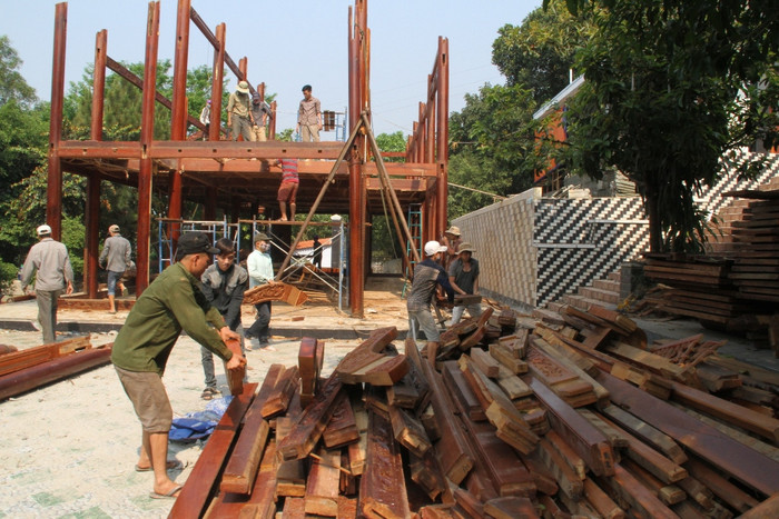 Lượng gỗ tháo dỡ rất nhiều. Ước tính trị giá tài sản biệt phủ này khoảng 150 tỷ đồng.