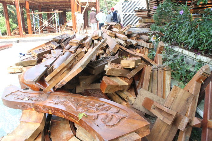 &quot;Chúng tôi đánh giá việc tháo dỡ công trình vi phạm của ông Quang thế là tốt. Gần như toàn bộ biệt phủ xây không phép đã tháo dỡ hoàn thành&quot;, ông Trương Việt, Chủ tịch UBND phường Hòa Hiệp Bắc nói.