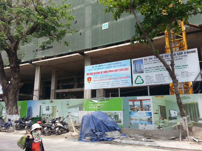 Hiện đơn vị thi công đang dần hoàn thiện công trình chung cư cao cấp F.Home. Ảnh Hoàng Tuấn