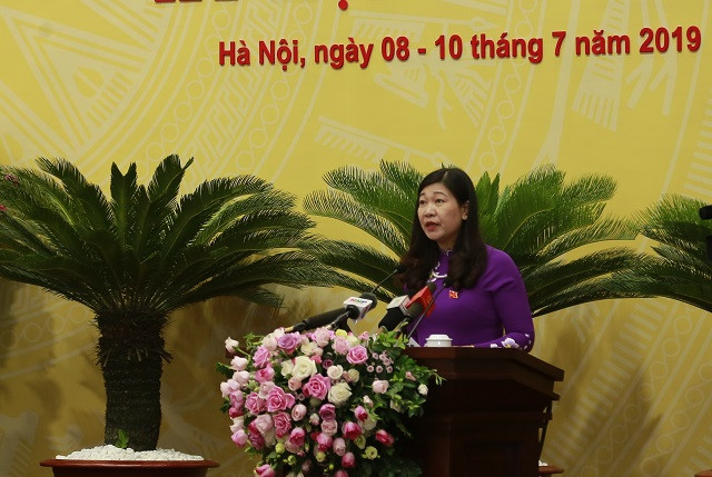 Chủ tịch Ủy ban Mặt trận tổ quốc Thành phố Hà Nội Nguyễn Lan Hương trình bày báo cáo tại kỳ họp. Ảnh: Báo Kinh tế Đô thị. Chủ tịch Ủy ban Mặt trận tổ quốc Thành phố Hà Nội Nguyễn Lan Hương trình bày báo cáo tại kỳ họp. Ảnh: Báo Kinh tế Đô thị.