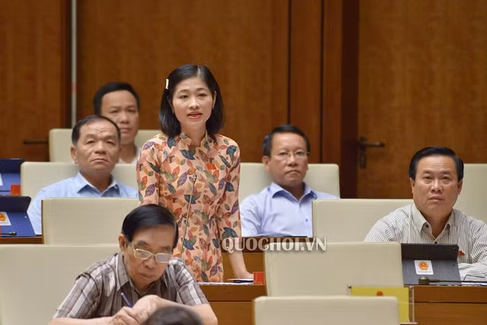 Đại biểu Trương Thị Yến Linh đặt câu hỏi chất vấn. Ảnh: Quochoi.vn Đại biểu Trương Thị Yến Linh đặt câu hỏi chất vấn. Ảnh: Quochoi.vn