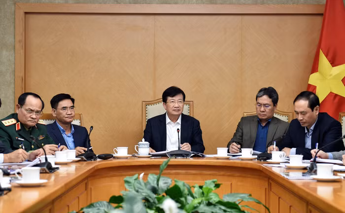 Phó Thủ tướng Trịnh Đình Dũng chủ trì cuộc họp. Ảnh: VGP
