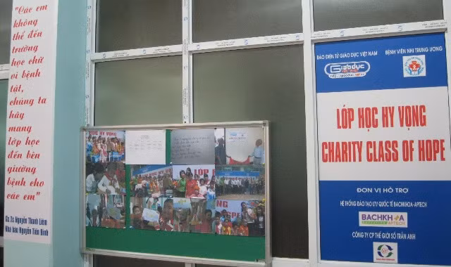 Các em không thể đến trường học chữ vì bệnh tật, chúng ta hãy mang lớp học đến bên giường bệnh cho các em