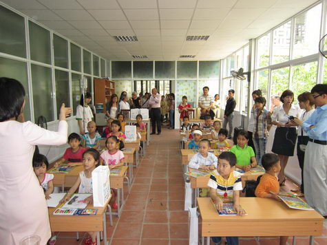 Các em đã được học trong phòng học mới Các em đã được học trong phòng học mới