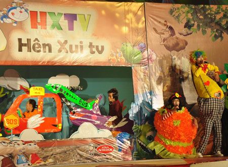 Bản tin SV của ĐH Yersin Đà Lạt gây nhiều ấn tượng với khán giả và ban giám khảo. Bản tin SV của ĐH Yersin Đà Lạt gây nhiều ấn tượng với khán giả và ban giám khảo.