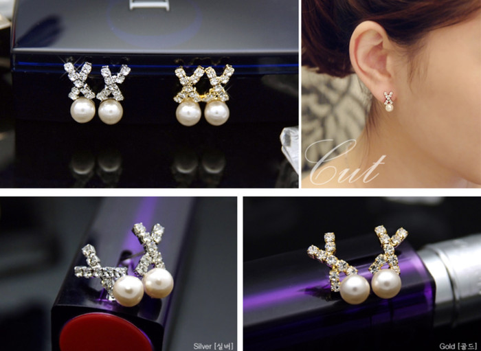 Ngọc trai và đá luôn là sự kết hợp hoàn hảo, đôi khuyên nhỏ nhắn này nhưng rất bắt mắt và xinh xắn phải không các bạn!