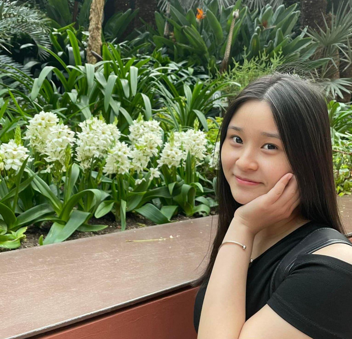 Được bạn bè, thầy cô xem là tấm gương vì học tốt, năng nổ song Minh Châu cảm thấy bản thân cũng gặp những vấn đề mà người ngoài nhìn vào sẽ khó biết được. (Ảnh: Nhân vật cung cấp) Được bạn bè, thầy cô xem là tấm gương vì học tốt, năng nổ song Minh Châu cảm thấy bản thân cũng gặp những vấn đề mà người ngoài nhìn vào sẽ khó biết được. (Ảnh: Nhân vật cung cấp)