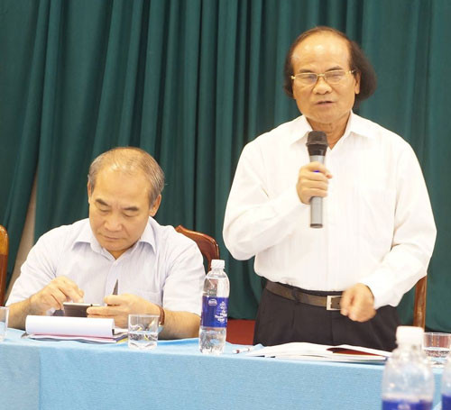 Tiến sĩ Nguyễn Vinh Hiển - Thứ trưởng Bộ Giáo dục và Đào tạo cùng Giáo sư Đinh Quang Báo - Thường trực Ban Đổi mới chương trình, sách giáo khoa (dự thảo lần 1 công bố tháng 8/2015), ảnh: Nghiêm Huê / giaoduc.edu.vn.