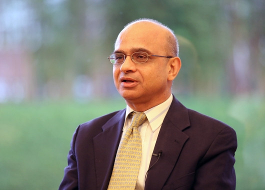 Giáo sư Brahma Chellaney, ảnh: Alchetron.