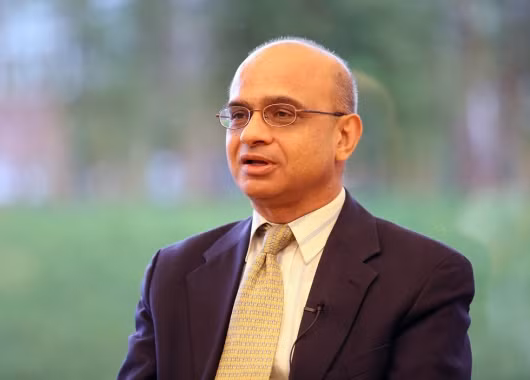 Giáo sư Brahma Chellaney, ảnh: Alchetron.