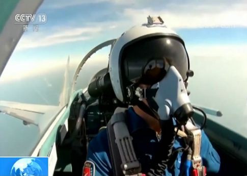 Chiến đấu cơ Su-35 Trung Quốc mua của Nga đã được đưa xuống Biển Đông, ảnh: CCTV. Chiến đấu cơ Su-35 Trung Quốc mua của Nga đã được đưa xuống Biển Đông, ảnh: CCTV.