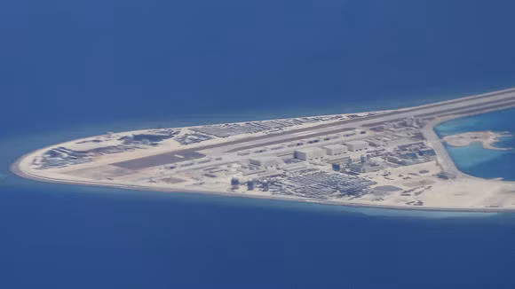 Một góc đá Xu Bi thuộc quần đảo Trường Sa - Khánh Hòa - Việt Nam, nơi Trung Quốc chiếm đóng và quân sự hóa bất hợp pháp. Ảnh: Nikkei Asia Review.