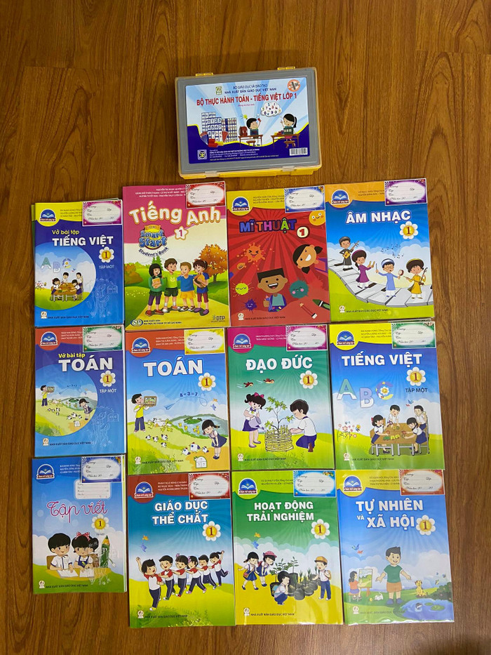 Theo các giáo viên, chương trình mới lớp 1 năm nay quá nhiều môn học (Ảnh: Thanh Tùng) Theo các giáo viên, chương trình mới lớp 1 năm nay quá nhiều môn học (Ảnh: Thanh Tùng)