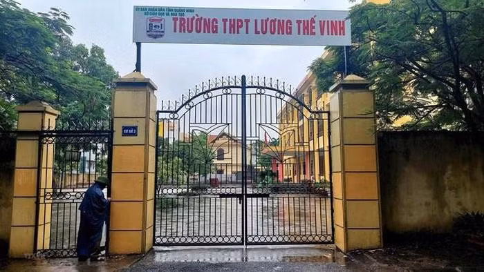 Trường Trung học phổ thông Lương Thế Vinh tuyển sinh vượt chỉ tiêu được giao trong khi chưa được Uỷ ban nhân dân tỉnh Quảng Ninh phê duyệt (Ảnh: Lã Tiến/CTV)
