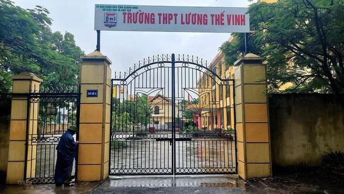 Trường Trung học phổ thông Lương Thế Vinh tuyển sinh vượt chỉ tiêu được giao trong khi chưa được Uỷ ban nhân dân tỉnh Quảng Ninh phê duyệt (Ảnh: Lã Tiến/CTV)