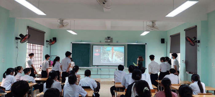 Một giờ học ở Trường Trung học phổ thông Đakrông. Trước thềm năm học mới, trường chưa có giáo viên Âm nhạc, Mỹ thuật theo chương trình giáo dục phổ thông năm 2018. Ảnh: Trường Trung học phổ thông Đakrông