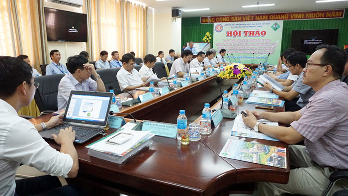 Hội thảo Câu lạc bộ các Trường Đại học Sư phạm Kỹ thuật tại thành phố Vĩnh Long. (Ảnh: H.L) Hội thảo Câu lạc bộ các Trường Đại học Sư phạm Kỹ thuật tại thành phố Vĩnh Long. (Ảnh: H.L)