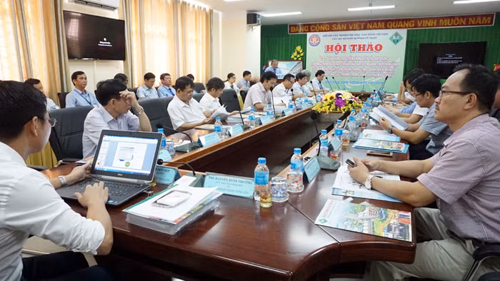 Hội thảo Câu lạc bộ các Trường Đại học Sư phạm Kỹ thuật tại thành phố Vĩnh Long. (Ảnh: H.L)