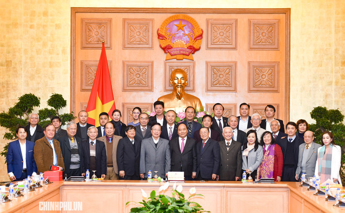 Thủ tướng ghi nhận những đóng góp của Hội Giáo dục chăm sóc sức khỏe cộng đồng Việt Nam.Ảnh: VGP