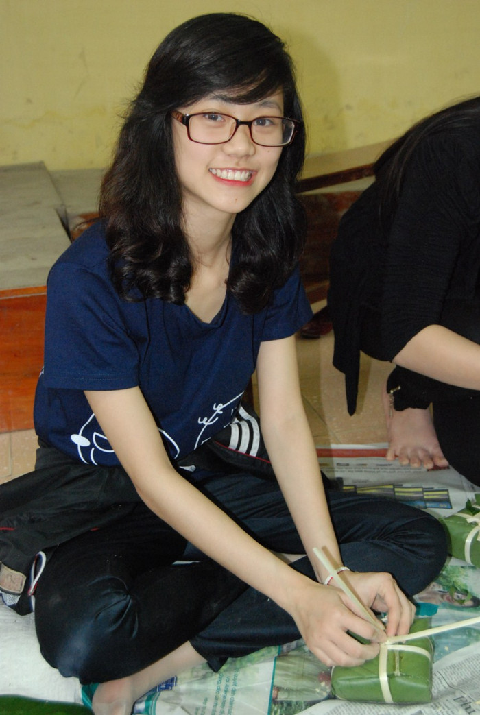 Bên cạnh hoạt động gói bánh chưng, học sinh còn được tham gia các trò chơi dân gian khác như: làm cây nêu ngày tết, đi cà kheo, nấu cơm gánh... Bên cạnh hoạt động gói bánh chưng, học sinh còn được tham gia các trò chơi dân gian khác như: làm cây nêu ngày tết, đi cà kheo, nấu cơm gánh...