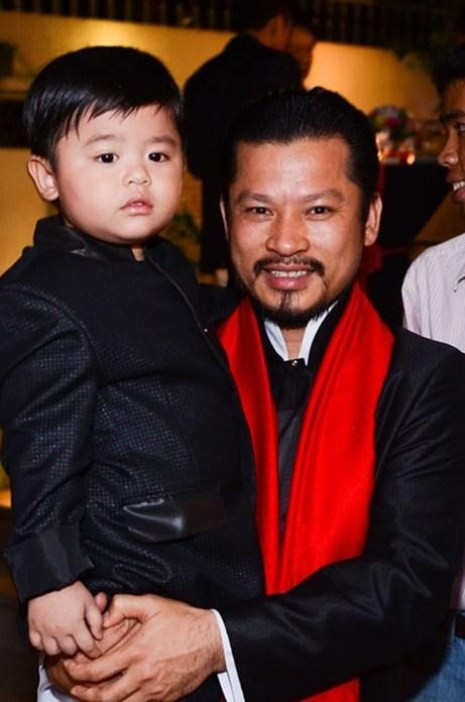 Hùng Cửu Long và con trai.