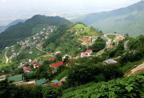 Tam Đảo nổi tiếng với những thắng cảnh du lịch và có khí hậu lạnh, trong lành, nếu thu hồi hơn 100ha rừng phòng hộ để làm nghĩa trang sẽ ảnh hưởng rất lớn đến du lịch nơi đây. Tam Đảo nổi tiếng với những thắng cảnh du lịch và có khí hậu lạnh, trong lành, nếu thu hồi hơn 100ha rừng phòng hộ để làm nghĩa trang sẽ ảnh hưởng rất lớn đến du lịch nơi đây.