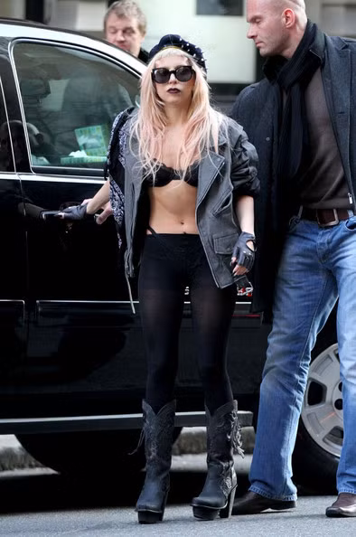 Bộ đồ từng bị "ném đá" của Lady Gaga vì quá xấu và cẩu thả.