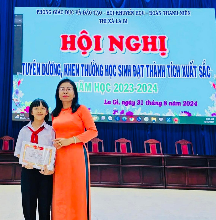 Em Đinh Trần Thủy Tiên học sinh lớp 5 Trường Tiểu học Tân An 2, thị xã La Gi, Bình Thuận. tien-4552.jpg