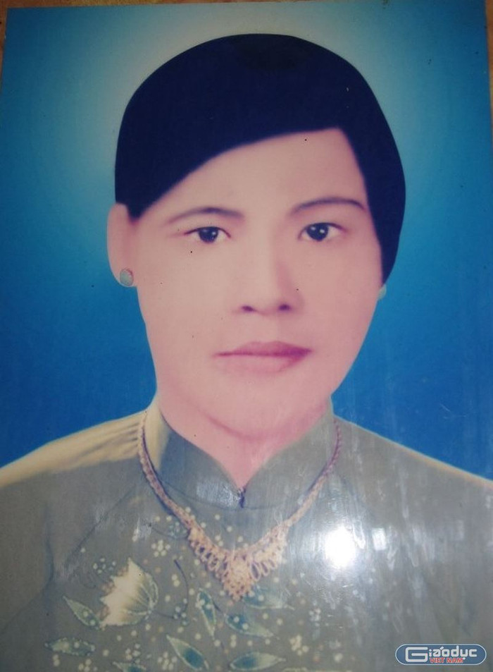 Di ảnh của người con gái đất biển anh hùng, Hoàng Thị Hồng Chiêm (Ảnh chụp tại gia đình) Di ảnh của người con gái đất biển anh hùng, Hoàng Thị Hồng Chiêm (Ảnh chụp tại gia đình)