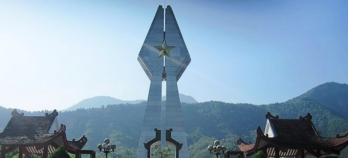 Đài tưởng niệm Pò Hèn hiên ngang giữa trời Đông Bắc của Tổ Quốc. (Ảnh: Lại Cường) Đài tưởng niệm Pò Hèn hiên ngang giữa trời Đông Bắc của Tổ Quốc. (Ảnh: Lại Cường)