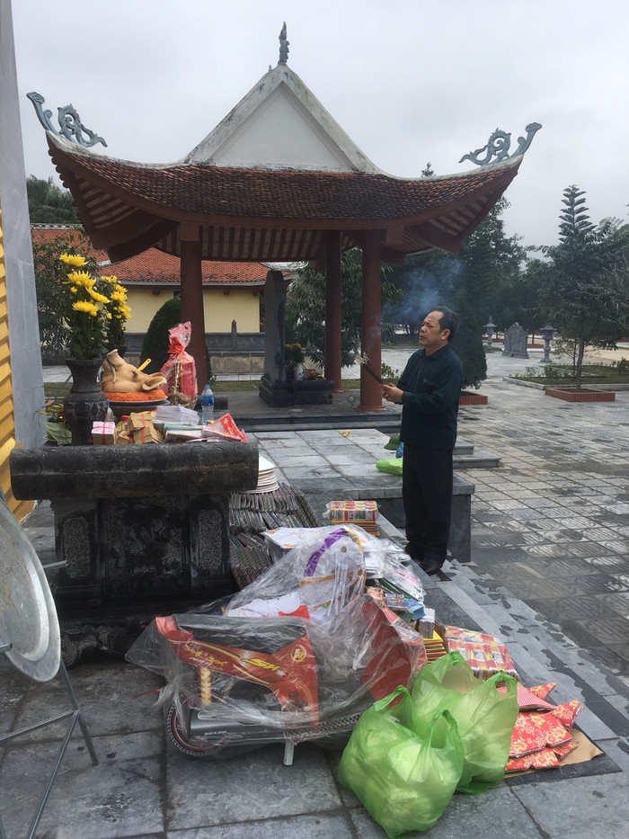 Cựu chiến binh Hoàng Như Lý chiều 28 Tết tại đồn biên phòng Pò Hèn. (Ảnh Lại Cường) Cựu chiến binh Hoàng Như Lý chiều 28 Tết tại đồn biên phòng Pò Hèn. (Ảnh Lại Cường)