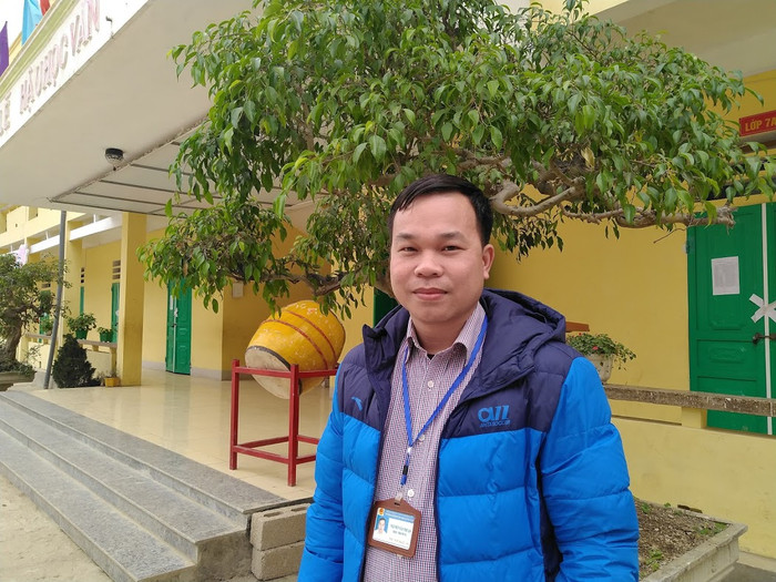 Thầy giáo Nguyễn Văn Thuận, Hiệu trưởng trường phổ thông dân tộc bán trú Tiểu học và Trung học cơ sở Lũng Táo (Đồng Văn, Hà Giang) cho rằng còn có nhiều bất cập nhất là đối với giáo dục vùng sâu, vùng xa. Thầy giáo Nguyễn Văn Thuận, Hiệu trưởng trường phổ thông dân tộc bán trú Tiểu học và Trung học cơ sở Lũng Táo (Đồng Văn, Hà Giang) cho rằng còn có nhiều bất cập nhất là đối với giáo dục vùng sâu, vùng xa.