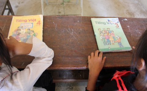 Do thiếu giáo viên nên cả thầy và trò điểm Trường Bản Giàng 1 vẫn đang cùng nhau vượt qua mọi khó khăn, thiếu thốn. Như chia sẻ được nỗi vất vả của thầy giáo nên các em đều rất chăm ngoan. Xem 'chú lính chì' Thiện Nhân đi xe đạp một chân Chùm ảnh: Học sinh TP.HCM “nhởn nhơ” phóng xe phân khối lớn Những nữ sinh diện áo dài đẹp hơn cả Hoa hậu Mai Phương Thúy (P26) Á khôi ĐH Văn hóa Hà Nội chờ tỏa sáng tại Imiss Thăng Long