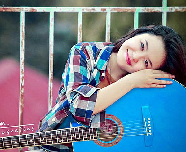 Ít ai biết rằng, Thái Trinh từng là một cô học sinh nghịch ngợm của trường THPT Bùi Thị Xuân. Từ ngày còn học lớp 11, cô bạn đã nổi như cồn khắp trường bởi clip cover đình đám The Show. <<Á KHÔI CĐ TÀI CHÍNH - HẢI QUAN ĐẸP LÃNG MẠN TRONG SẮC TÍM <<HOT GIRL CẨM TÚ ĐẸP LÃNG MẠN TRONG SẮC MÀU HOA CỎ <<NGỠ NGÀNG HOT GIRL CÓ VẺ ĐẸP GIỐNG CA SỸ BẢO THY <<NỮ SINH CĐ DU LỊCH ĐẸP DỊU DÀNG TRONG NẮNG THU Ít ai biết rằng, Thái Trinh từng là một cô học sinh nghịch ngợm của trường THPT Bùi Thị Xuân. Từ ngày còn học lớp 11, cô bạn đã nổi như cồn khắp trường bởi clip cover đình đám The Show. <<Á KHÔI CĐ TÀI CHÍNH - HẢI QUAN ĐẸP LÃNG MẠN TRONG SẮC TÍM <<HOT GIRL CẨM TÚ ĐẸP LÃNG MẠN TRONG SẮC MÀU HOA CỎ <<NGỠ NGÀNG HOT GIRL CÓ VẺ ĐẸP GIỐNG CA SỸ BẢO THY <<NỮ SINH CĐ DU LỊCH ĐẸP DỊU DÀNG TRONG NẮNG THU