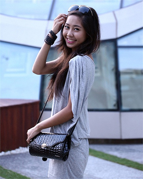 Cũng giống như Hoàng Oanh, Tường Vi được mệnh danh là Nữ hoàng quảng cáo tuổi teen từ khi còn là học sinh trường THPT Bùi Thị Xuân và tham gia khá nhiều phim sau khi ra trường như: Giải cứu thần chết, Cá rô em yêu anh, Ngôi nhà hạnh phúc... <<Á KHÔI CĐ TÀI CHÍNH - HẢI QUAN ĐẸP LÃNG MẠN TRONG SẮC TÍM <<HOT GIRL CẨM TÚ ĐẸP LÃNG MẠN TRONG SẮC MÀU HOA CỎ <<NGỠ NGÀNG HOT GIRL CÓ VẺ ĐẸP GIỐNG CA SỸ BẢO THY <<NỮ SINH CĐ DU LỊCH ĐẸP DỊU DÀNG TRONG NẮNG THU Cũng giống như Hoàng Oanh, Tường Vi được mệnh danh là Nữ hoàng quảng cáo tuổi teen từ khi còn là học sinh trường THPT Bùi Thị Xuân và tham gia khá nhiều phim sau khi ra trường như: Giải cứu thần chết, Cá rô em yêu anh, Ngôi nhà hạnh phúc... <<Á KHÔI CĐ TÀI CHÍNH - HẢI QUAN ĐẸP LÃNG MẠN TRONG SẮC TÍM <<HOT GIRL CẨM TÚ ĐẸP LÃNG MẠN TRONG SẮC MÀU HOA CỎ <<NGỠ NGÀNG HOT GIRL CÓ VẺ ĐẸP GIỐNG CA SỸ BẢO THY <<NỮ SINH CĐ DU LỊCH ĐẸP DỊU DÀNG TRONG NẮNG THU