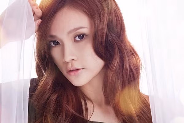Chia sẻ về trường cũ của mình, Thu Thủy cho biết, Thủy nhớ nhất là hai cây phượng nổi tiếng của trường, nơi gắn liền với biết bao kỷ niệm thời đi học. <<Á KHÔI CĐ TÀI CHÍNH - HẢI QUAN ĐẸP LÃNG MẠN TRONG SẮC TÍM <<HOT GIRL CẨM TÚ ĐẸP LÃNG MẠN TRONG SẮC MÀU HOA CỎ <<NGỠ NGÀNG HOT GIRL CÓ VẺ ĐẸP GIỐNG CA SỸ BẢO THY <<NỮ SINH CĐ DU LỊCH ĐẸP DỊU DÀNG TRONG NẮNG THU