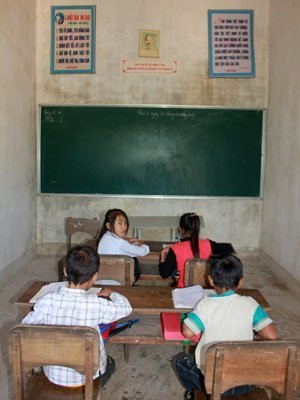 Còn người thầy cũng phải cố gắng hết sức để dạy các em, hạn chế thấp nhất sự thiệt thòi mà các em đang phải chịu. Xem 'chú lính chì' Thiện Nhân đi xe đạp một chân Chùm ảnh: Học sinh TP.HCM “nhởn nhơ” phóng xe phân khối lớn Những nữ sinh diện áo dài đẹp hơn cả Hoa hậu Mai Phương Thúy (P26) Á khôi ĐH Văn hóa Hà Nội chờ tỏa sáng tại Imiss Thăng Long