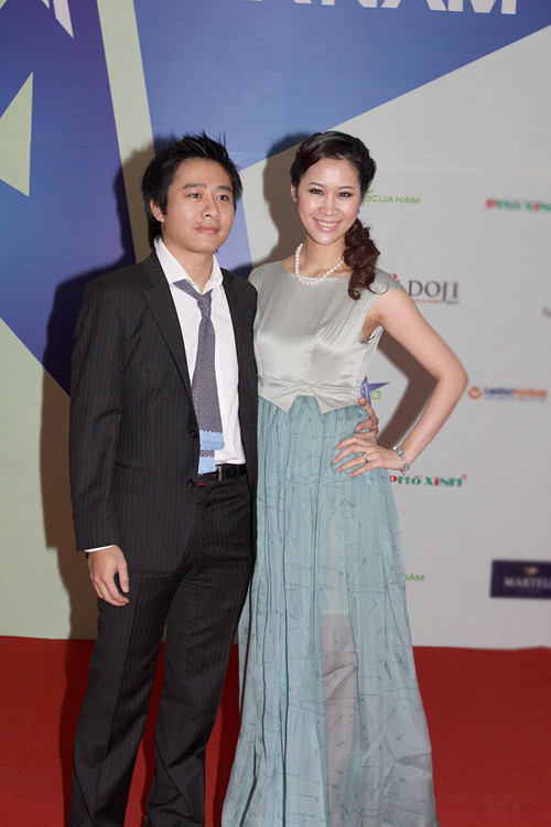 Dương Thùy Linh đã lấy lại được vóc dáng thon gọn rồi nhưng xem ra cô không biết chiếc váy này đang “phản chủ”. (Theo: ngoisao) Xem thêm: Sao Việt mặc xấu/ Sao Việt mặc đep/ Sao Việt có mái tóc đẹp Dương Thùy Linh đã lấy lại được vóc dáng thon gọn rồi nhưng xem ra cô không biết chiếc váy này đang “phản chủ”. (Theo: ngoisao) Xem thêm: Sao Việt mặc xấu/ Sao Việt mặc đep/ Sao Việt có mái tóc đẹp