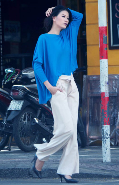 Trang Trần xuất hiện trên phố với bộ đồ thừa vải quá nhiều (Theo:24h) Xem thêm: Sao Việt mặc xấu/ Sao Việt mặc đep/ Sao Việt có mái tóc đẹp Trang Trần xuất hiện trên phố với bộ đồ thừa vải quá nhiều (Theo:24h) Xem thêm: Sao Việt mặc xấu/ Sao Việt mặc đep/ Sao Việt có mái tóc đẹp